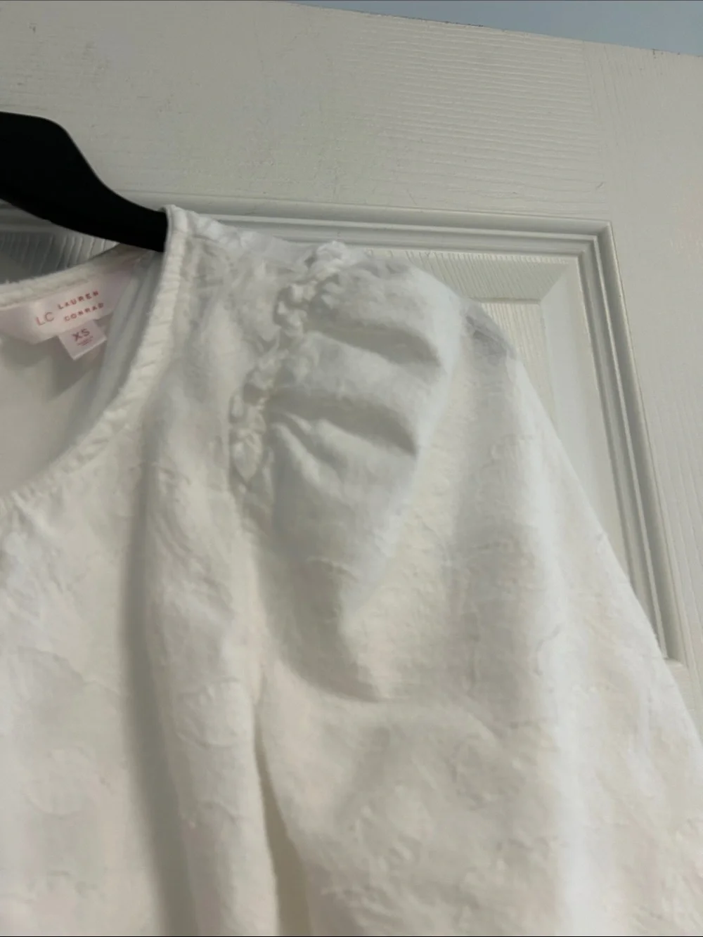 LC Lauren Conrad White Puff-Sleeve Embroidered Lined Blouse